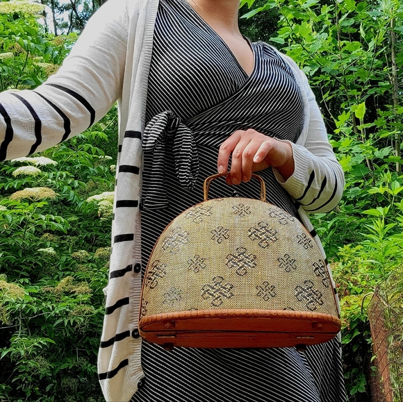 Handbags - Vintage Wicker Handbag Basket